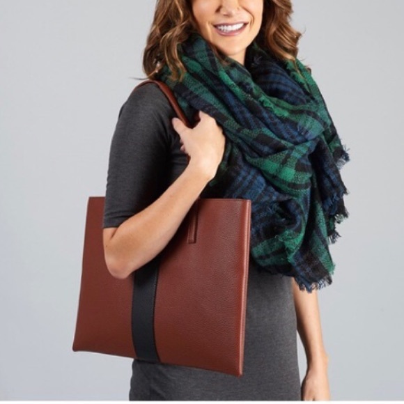 NWOT Vince Camuto vegan leather luck tote - Picture 6 of 8